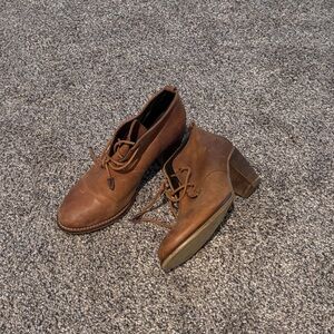 Steve Madden Brown Camel leather booties lace up ankle boots